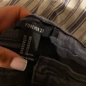 skinny dark grey jeans have been worn ones 🤦🏽‍♀️